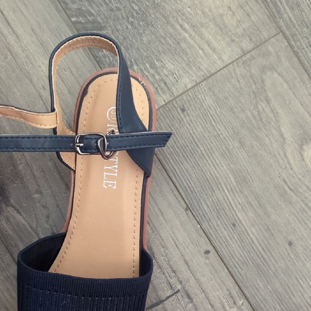 R.M. Style Brand Blue Sandals with Ankle Strap and Textured Design - Picture 9 of 9